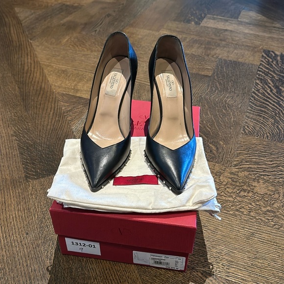 Valentino Leather Rockstud Pumps - Picture 3 of 11
